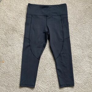 ZYIA High Rise Cropped Leggings Size 8-10 Excellent Condition Black Exercise